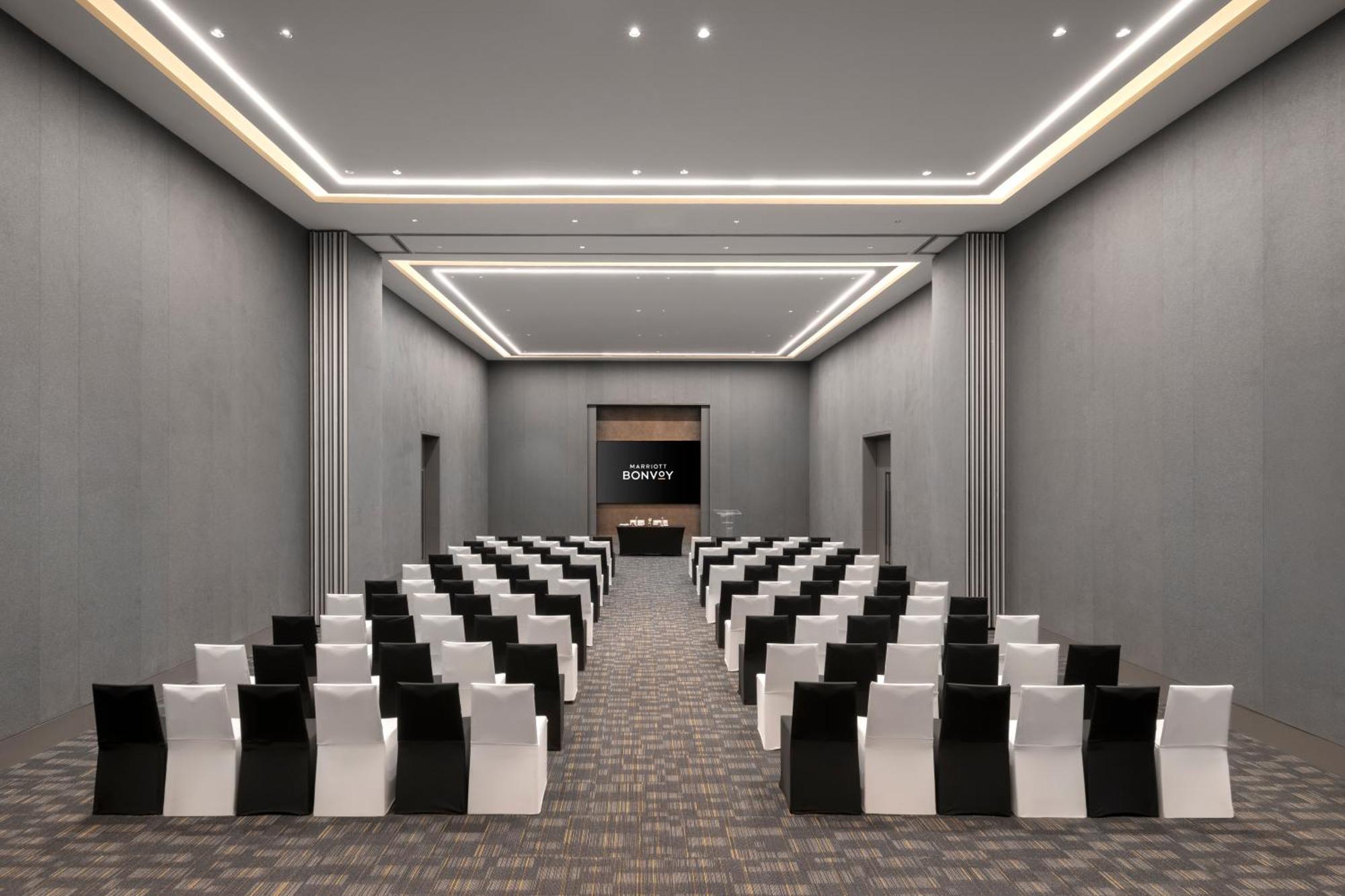 Moxy Bengaluru Airport Prestige Tech Cloud Hotel Devanahalli Exterior foto