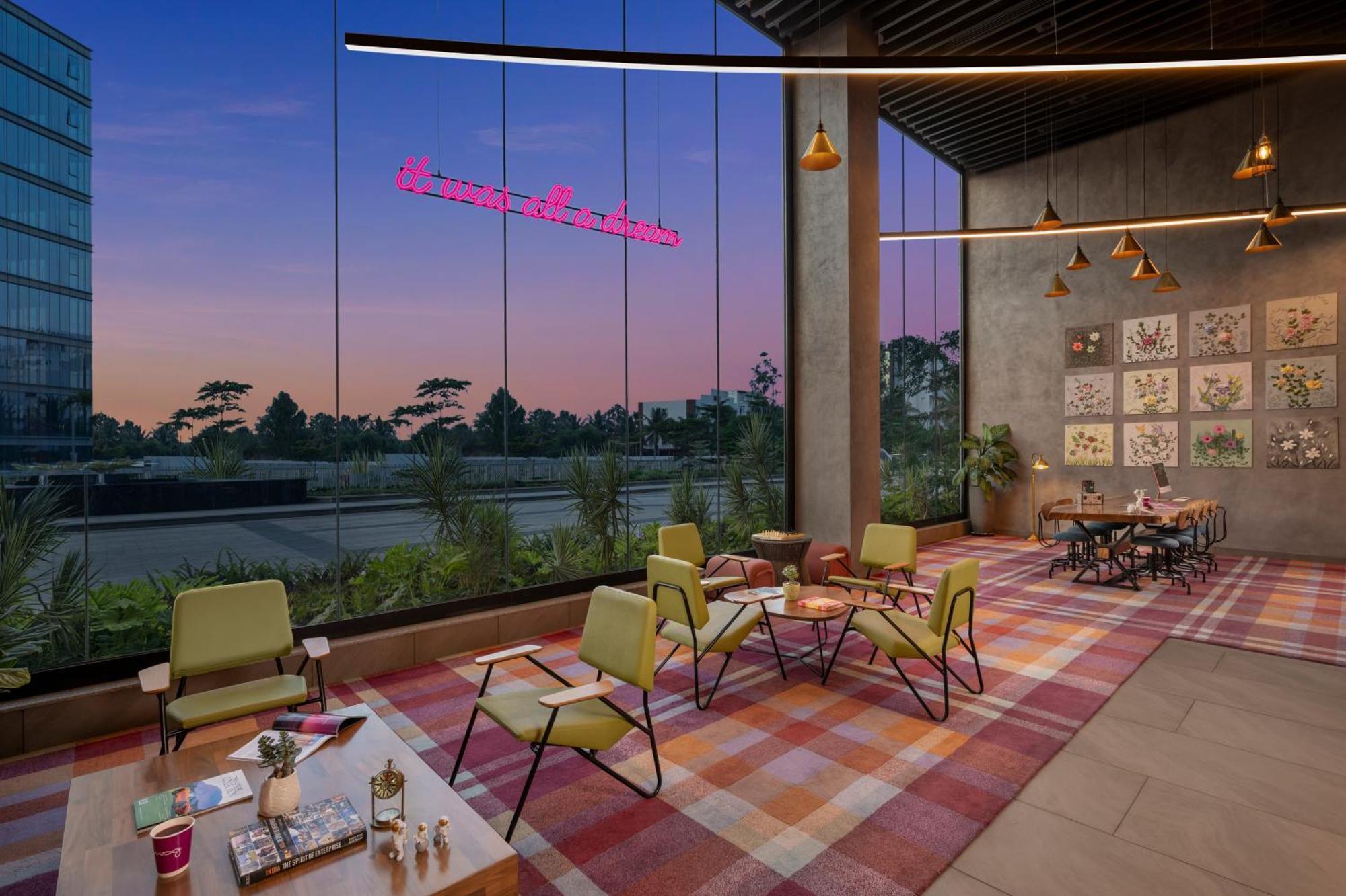 Moxy Bengaluru Airport Prestige Tech Cloud Hotel Devanahalli Exterior foto